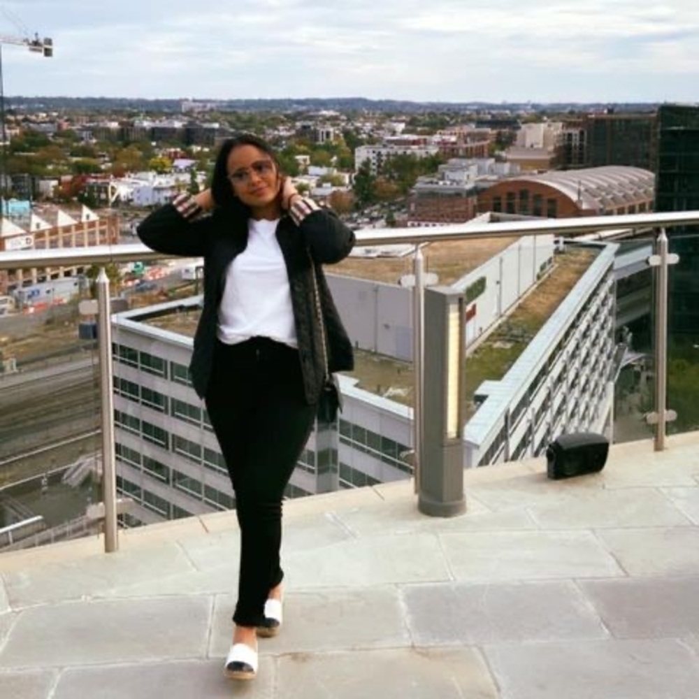 Meet your Posher, Nury